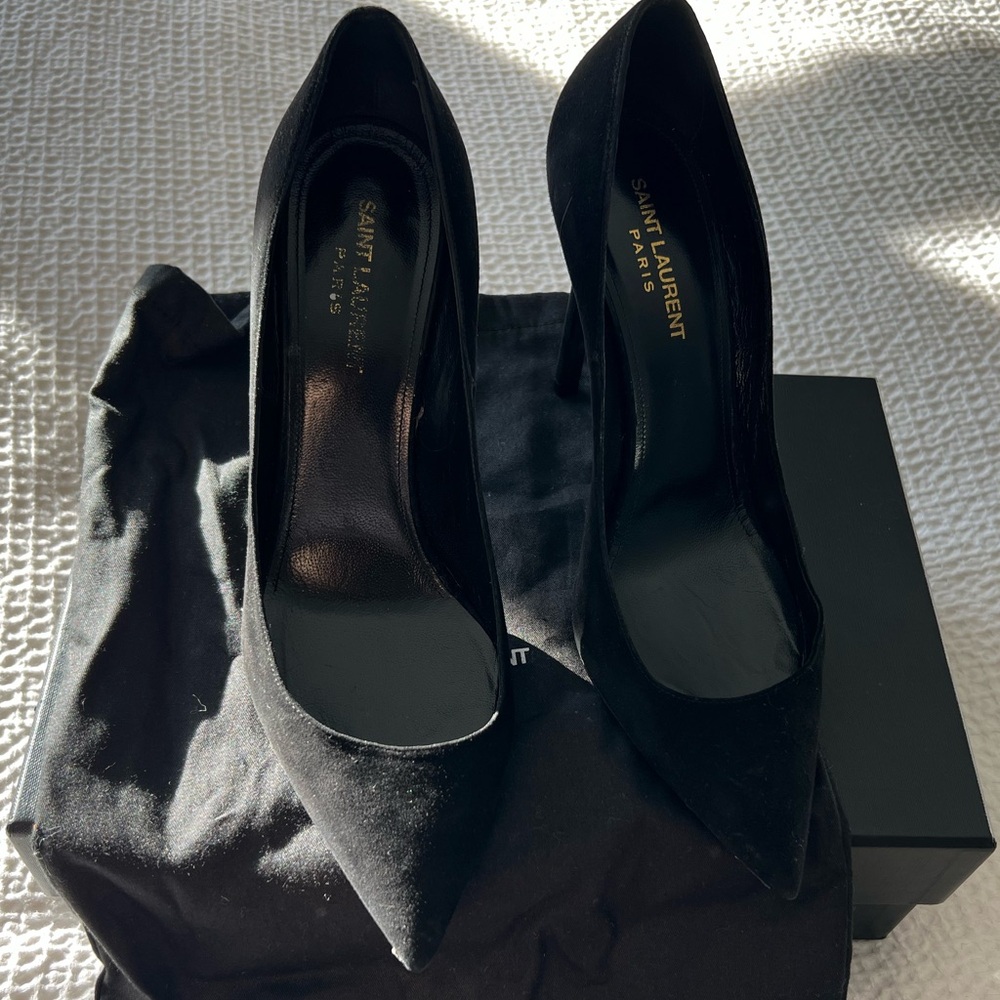 Yves Saint Laurent “Anja 105” Suede Black Pump worn with love